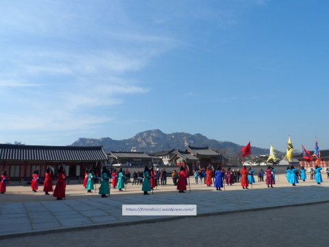 _gyeongbokgung-palace-guard-2