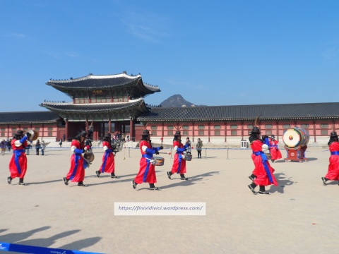 _gyeongbokgung-palace-guard-3